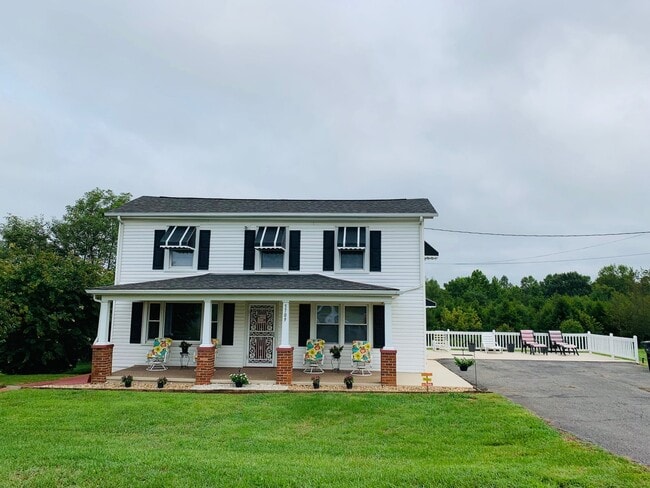 Building Photo - Beautiful 5 bed/2 bath house