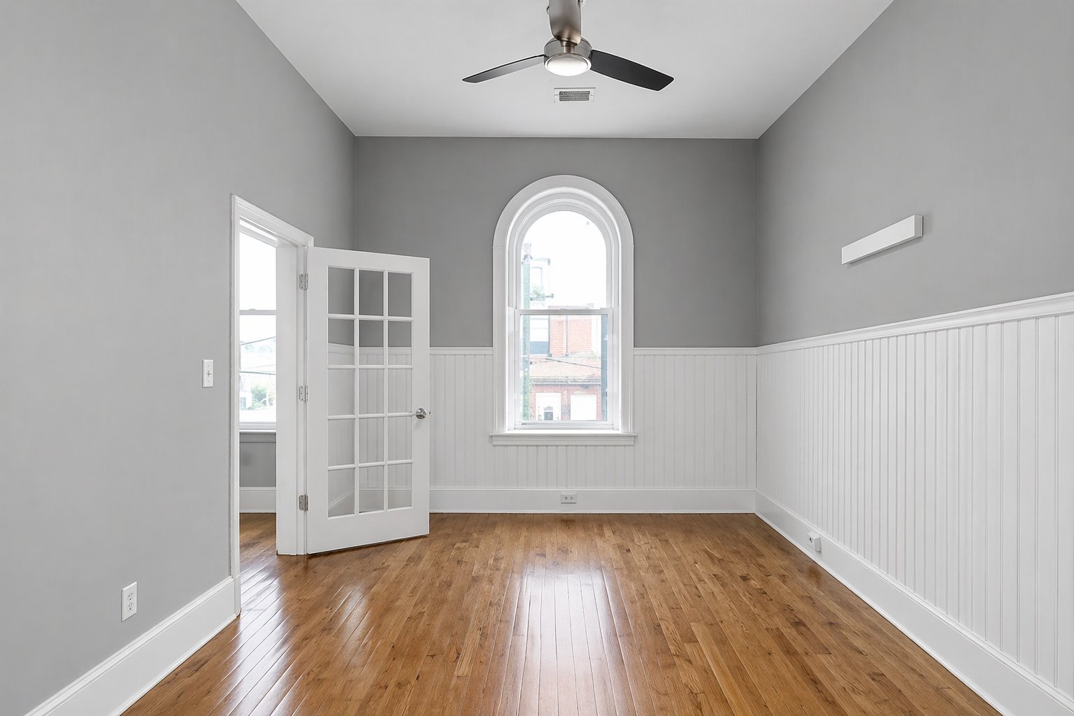 Building Photo - 124 W Bank St