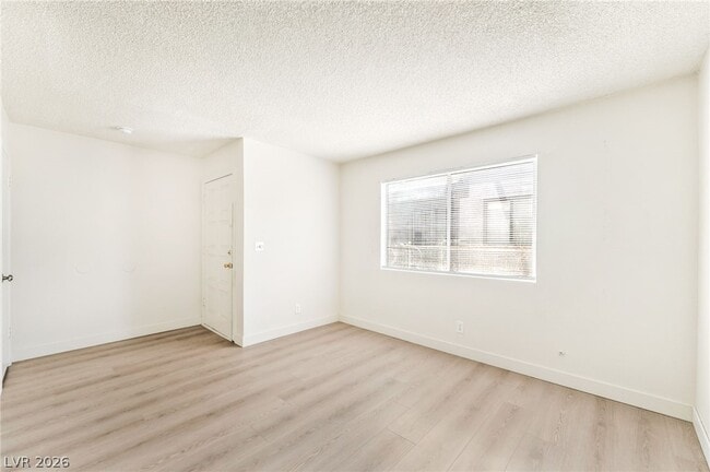 Building Photo - 5309 W Cheyenne Ave