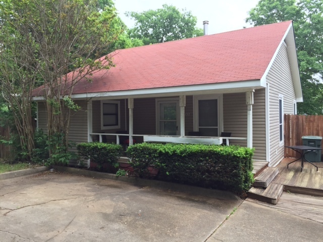 Building Photo - Cute Cottage - WALK TO CAMPUS