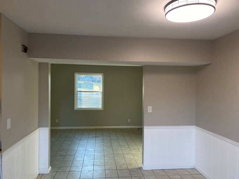 Building Photo - 3400 Maxon Rd