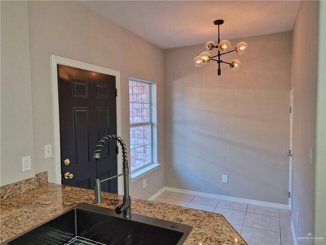 Building Photo - 19 Jade St