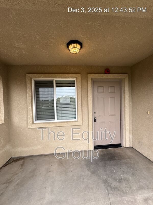 Building Photo - 2133 W Lark Ave