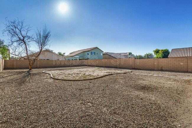 Building Photo - 5215 W Hasan Dr