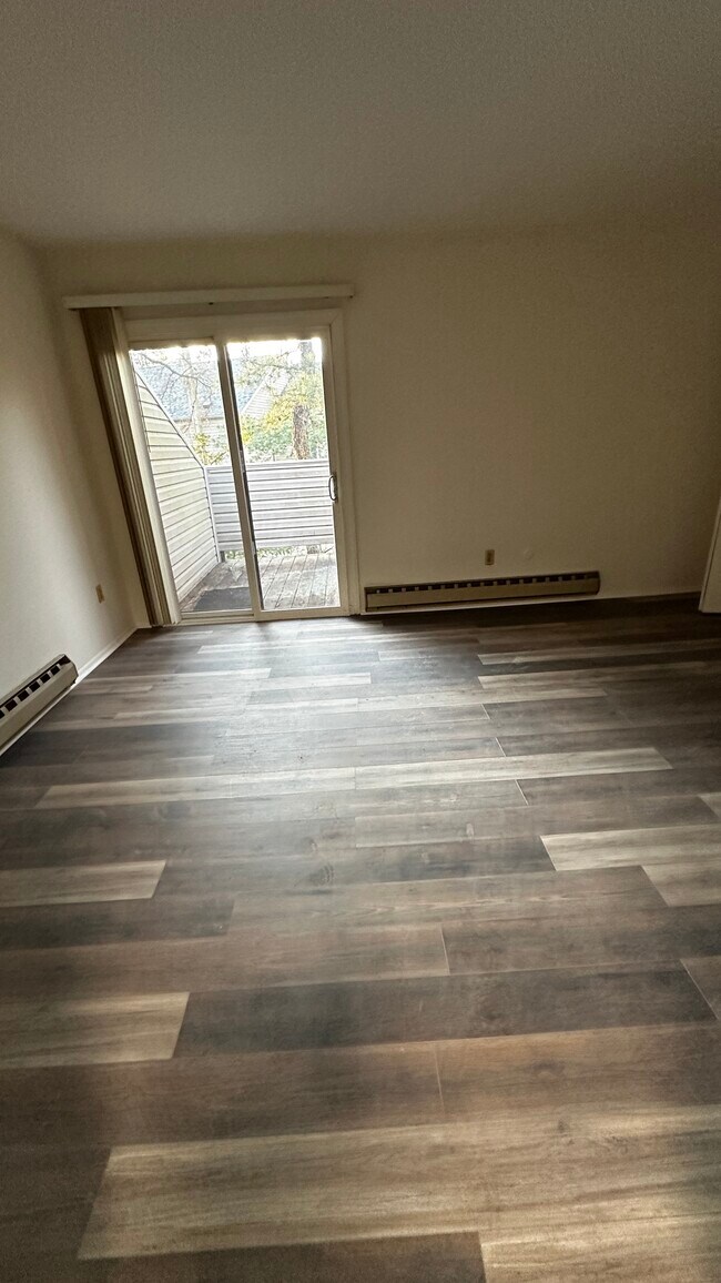 Building Photo - 1101 Bromley Est