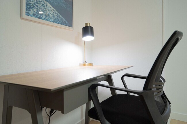 Building Photo - 4375 Fernbrook Dr