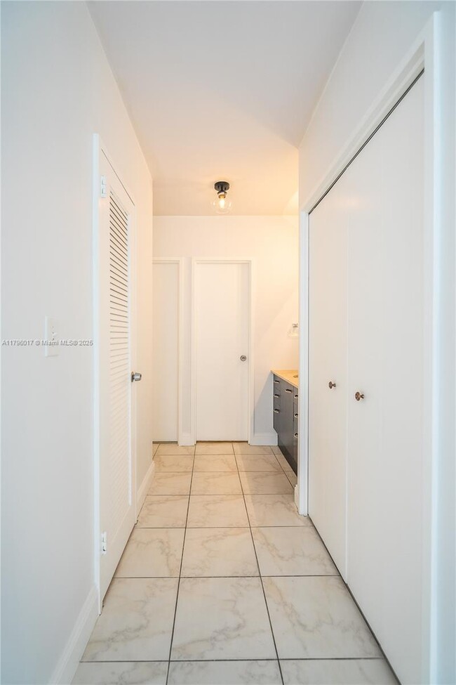 Building Photo - 5700 Collins Ave