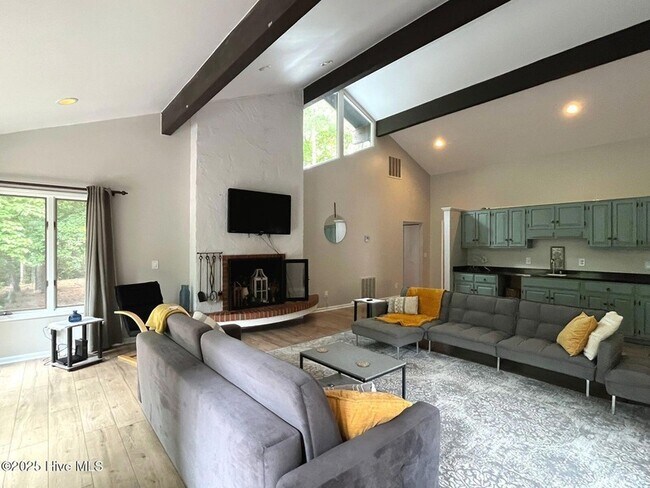 Building Photo - 1010 Monticello Dr