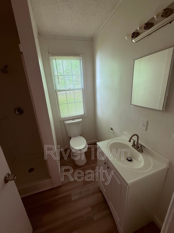Building Photo - 2677 Larose Ave