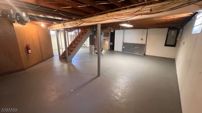 Building Photo - 116 Greenlawn Ave