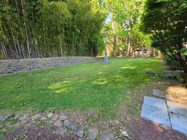Building Photo - Welcome to life in sought-after Chesapeake Isles!