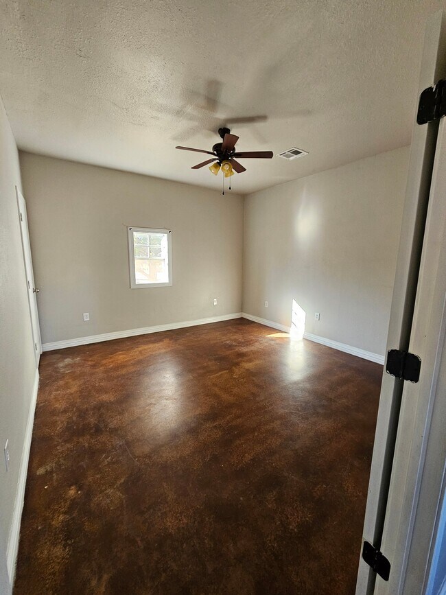 Building Photo - 21387 Fir Ln