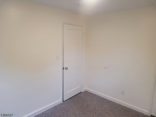 Building Photo - 136 Belmohr St