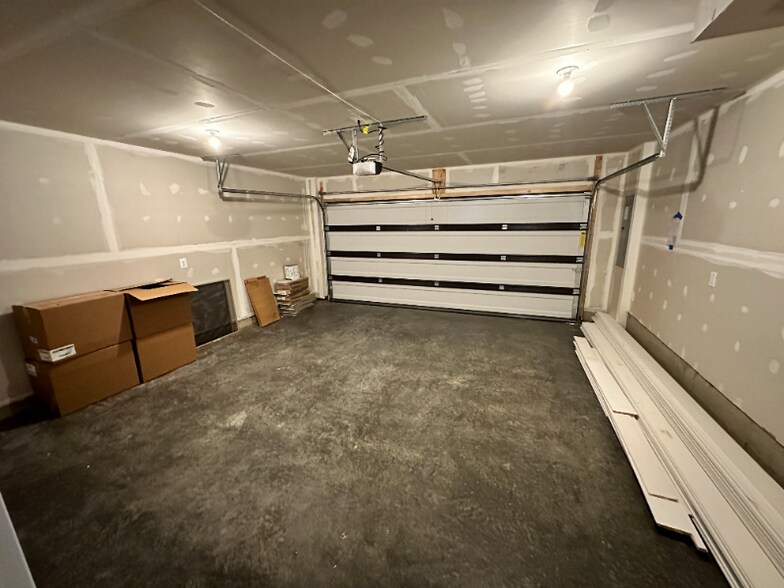 Building Photo - 3615 Artesian Ln