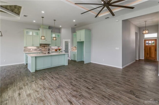 Building Photo - 13 Magnolia St