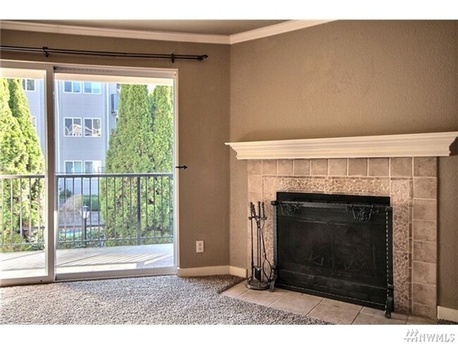 Building Photo - 2 Bed 1 Bath Condo in Remodeled Esplanade ...