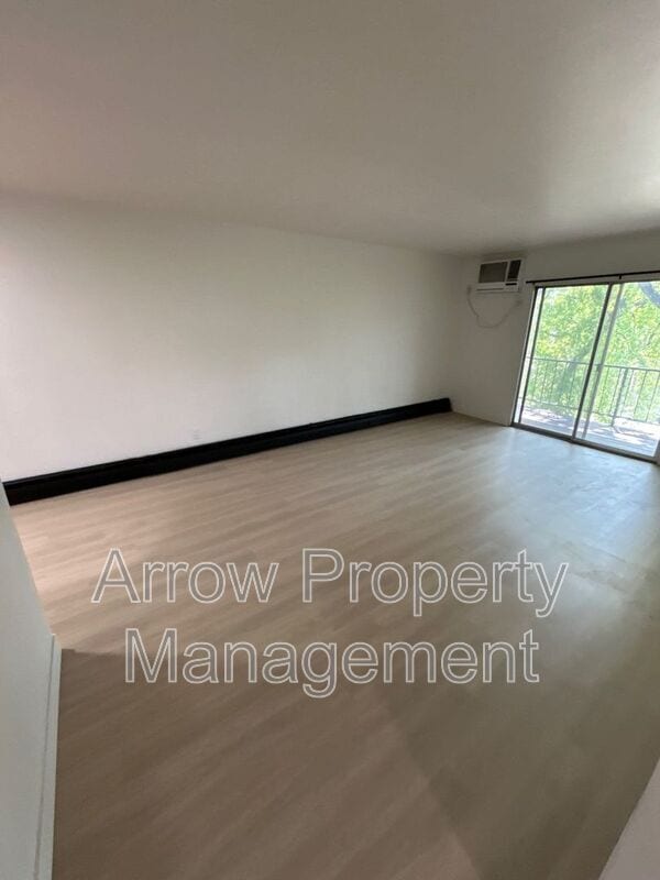 Building Photo - 215 E Arbor Ave