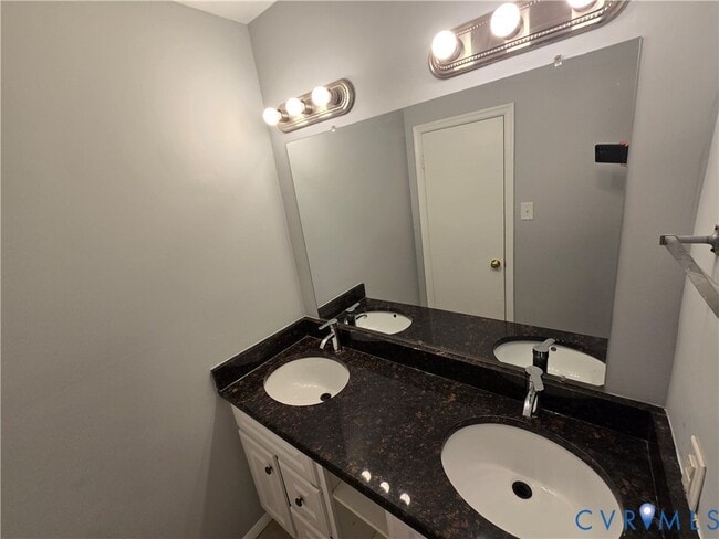 Building Photo - 757 Pleasant St