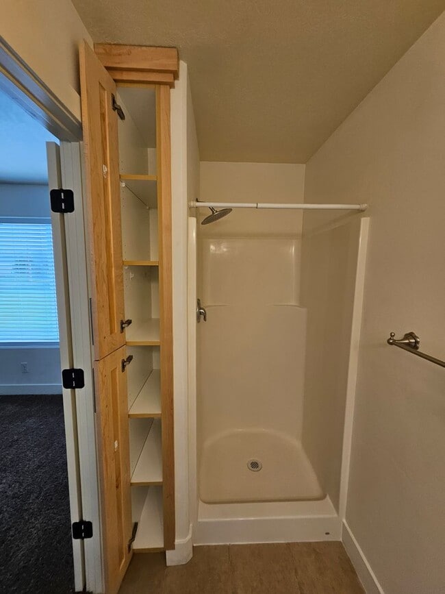 Building Photo - 2 bed, 2.5 bath townhome in Lincoln Park
