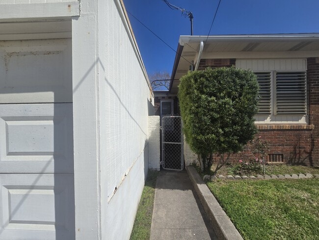 Building Photo - 3828 Avenue S 1/2