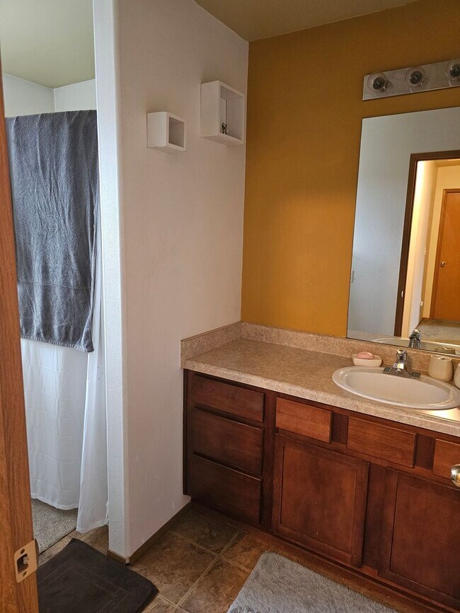 Building Photo - 3 Bedroom Home for rent in Tahoma Terra community!