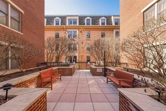 Building Photo - 126 Dudley St