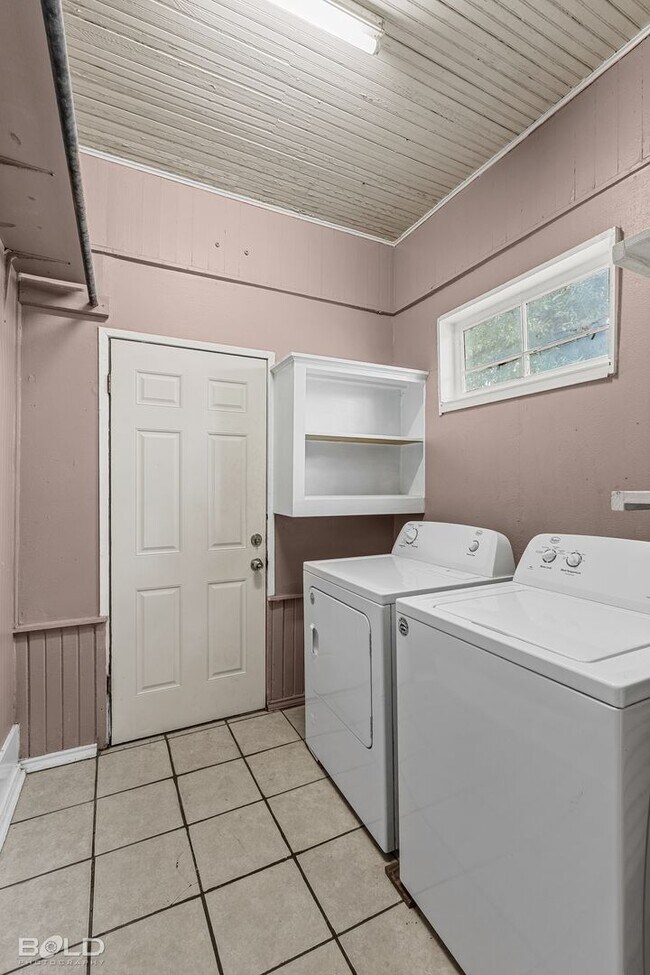 Building Photo - 411 Rutherford St