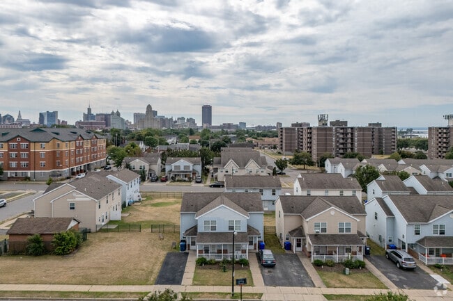 Building Photo - Lakeview on the Park