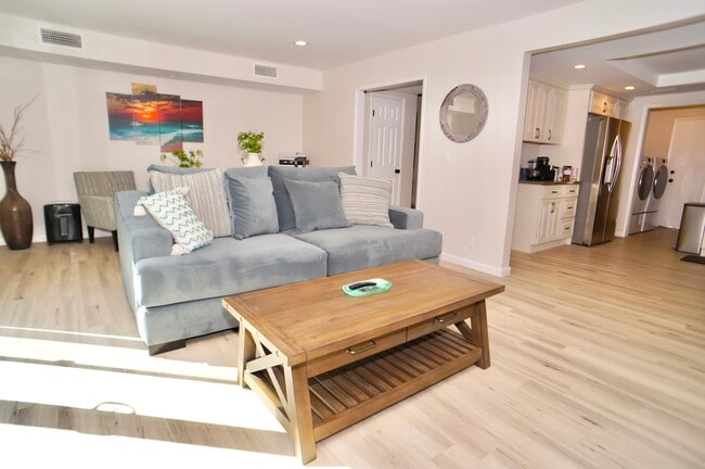 Building Photo - 15341 Vermont St