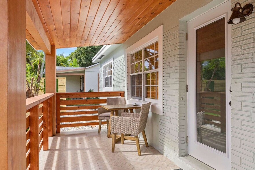 Building Photo - 1425 NE 5th Terrace