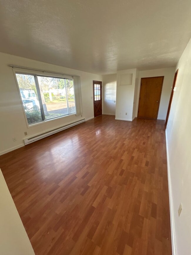 Building Photo - No Rent Until February!! 3 Bedroom 1 Bath House Country Feel with City Access!