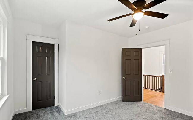 Building Photo - 3008 Howard Park Ave