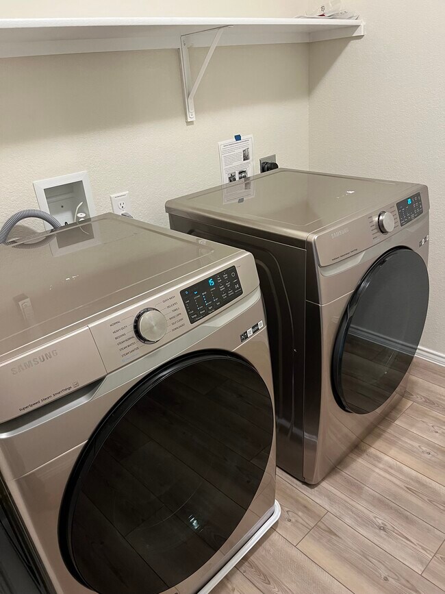 Building Photo - 326 Lake Erie Dr