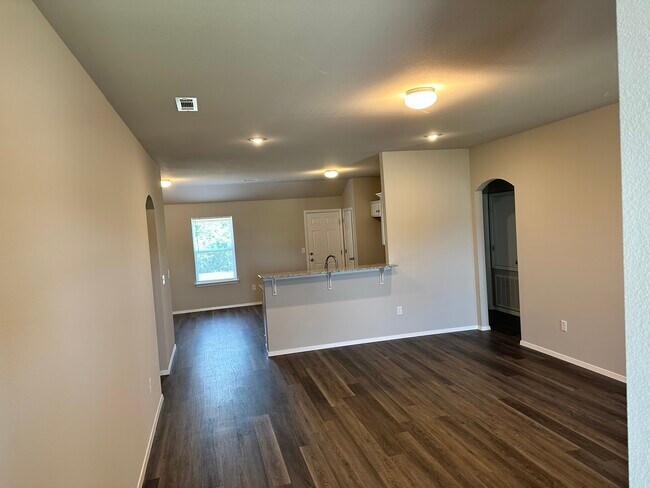 Building Photo - 2823 W Emil Dr