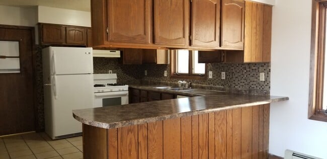 Building Photo - Large 2+ Bedroom home with a country setting