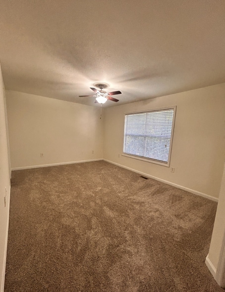 Building Photo - 1021 Fords Pointe Cir