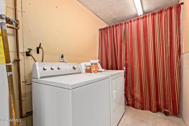 Building Photo - 6744 E Vernon Ave