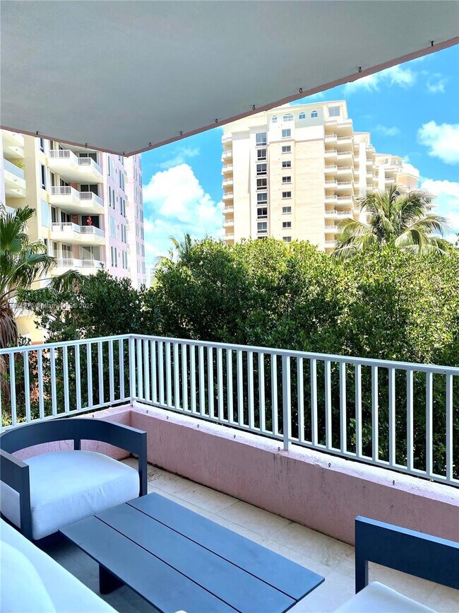 Building Photo - 785 Crandon Blvd