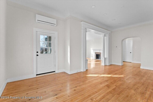 Building Photo - 840 Clay Ave