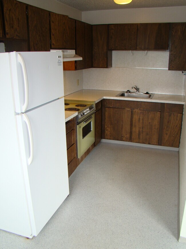 Building Photo - 630 NE Maiden Ln