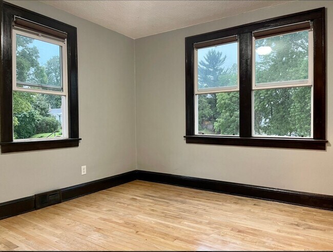 Building Photo - 1657 Minnehaha Ave E