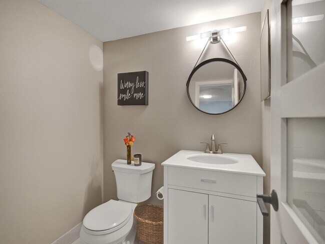 Building Photo - 1301 River Reach Dr