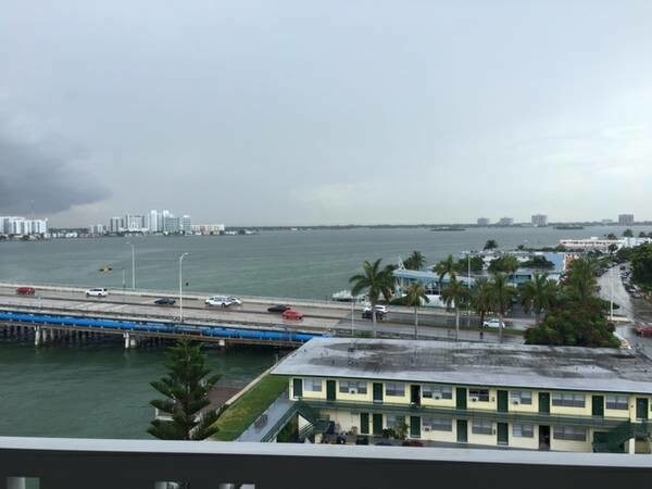 Building Photo - 2016 Bay Dr