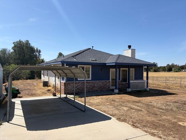 Building Photo - 32596 Galleano Ave