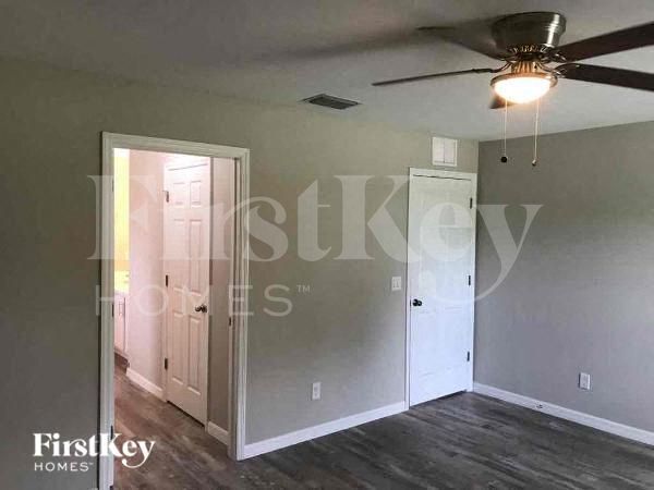 Building Photo - 753 Puccini Ave S