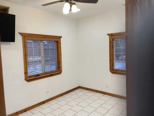 Building Photo - 25990 W Kathryn Dr