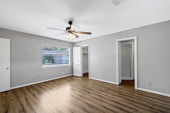Building Photo - 614 Val Lena Dr