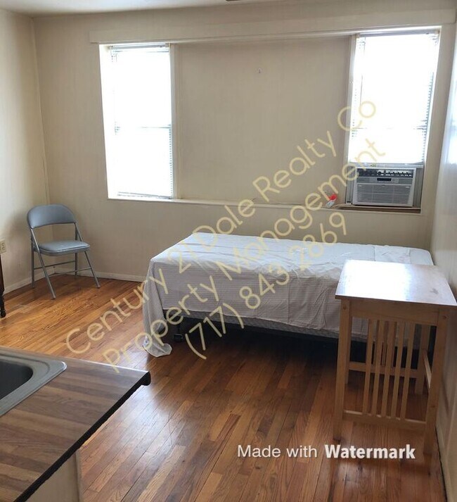 Building Photo - Clean 1 Bedroom w/ Utilities Included