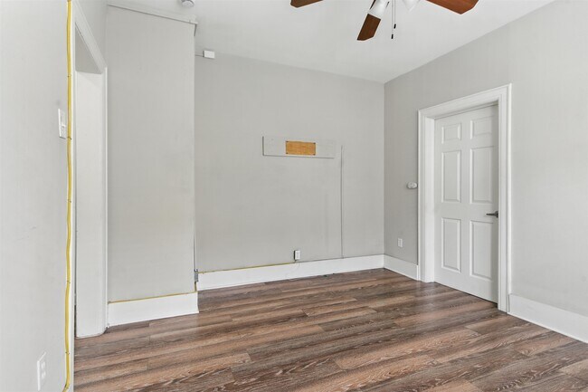Building Photo - 217 44th St