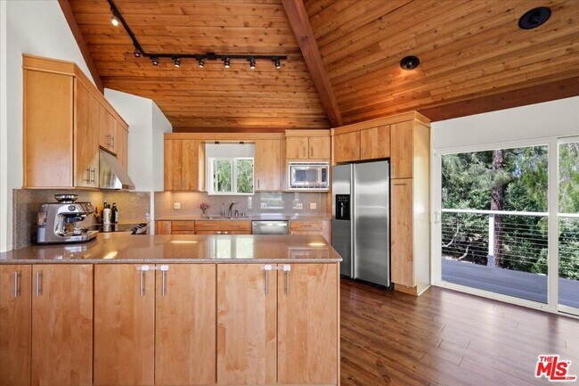 Building Photo - 1746 Deerhill Trail